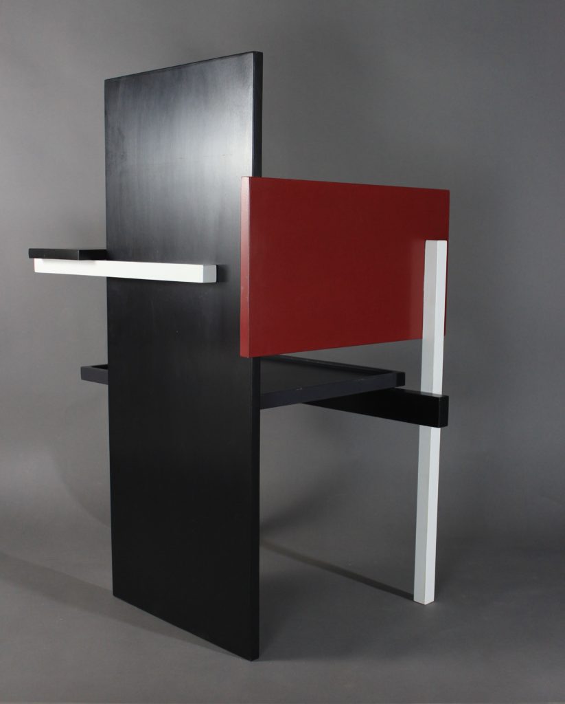 Rear view Rietveld Berlin style chair